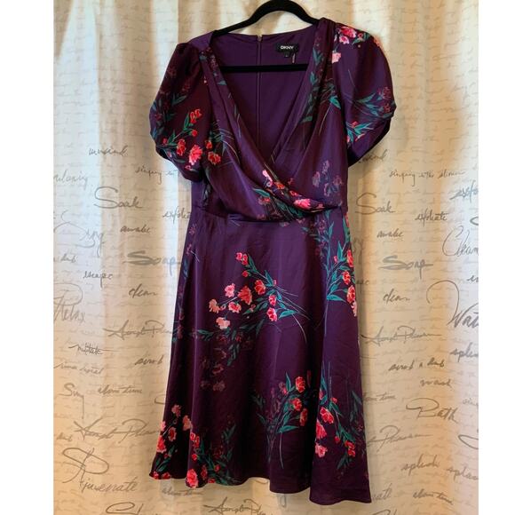 DKNY Purple Floral Flowy Dress Size 10 Knee Length - Romantic - Picture 1 of 3